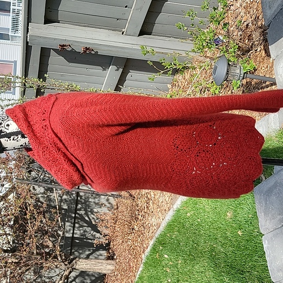 Canadian Classic Qiviuk cowl sweater - Picture 7 of 14